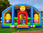 Коммерческий надувной батут «Смайлики» с крышей, размер 12*7,5*7 м