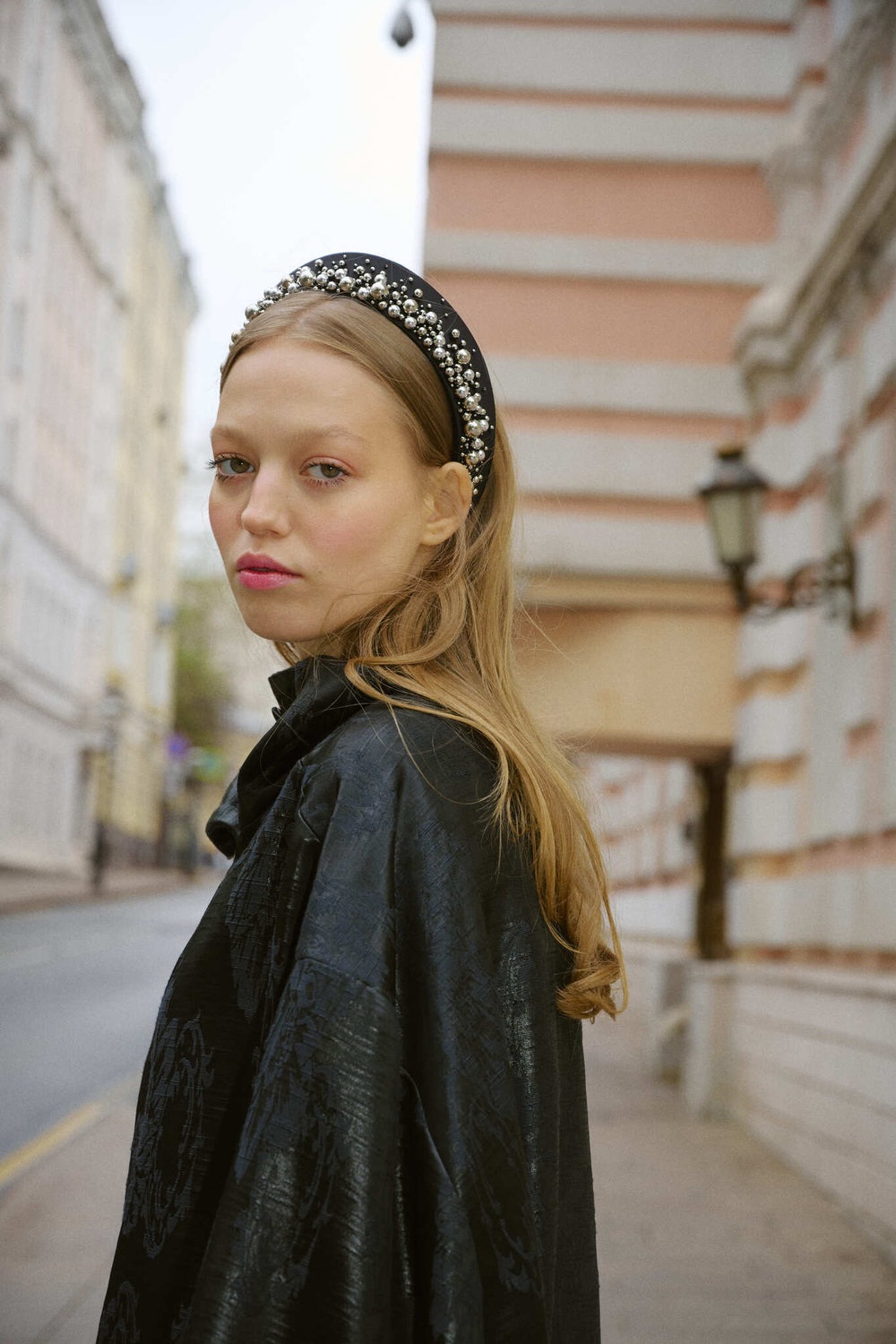 Кокошник с металлическими шарами