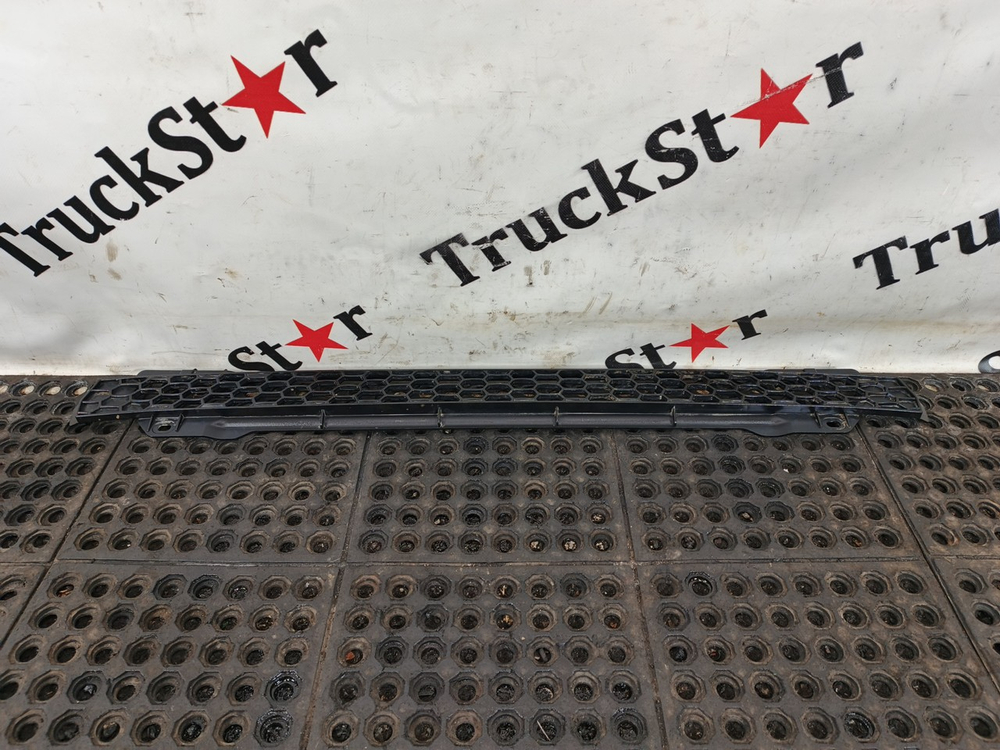 Решетка радиатора верхняя 2020г.