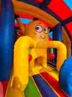 Коммерческий надувной батут «Смайлики» с крышей, размер 12*7,5*7 м