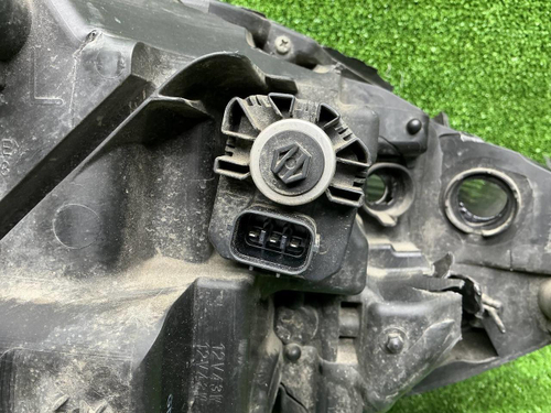 Битая Фара левая Mazda CX-5 2 (2017-2021) LED