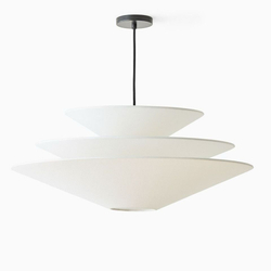 Современная подвесная люстра с многоуровневым плафоном.