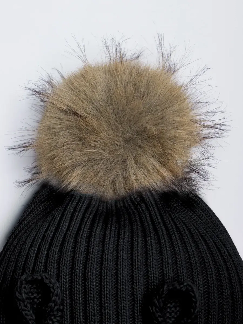 Шапка зимняя с помпоном и ушками для девочки