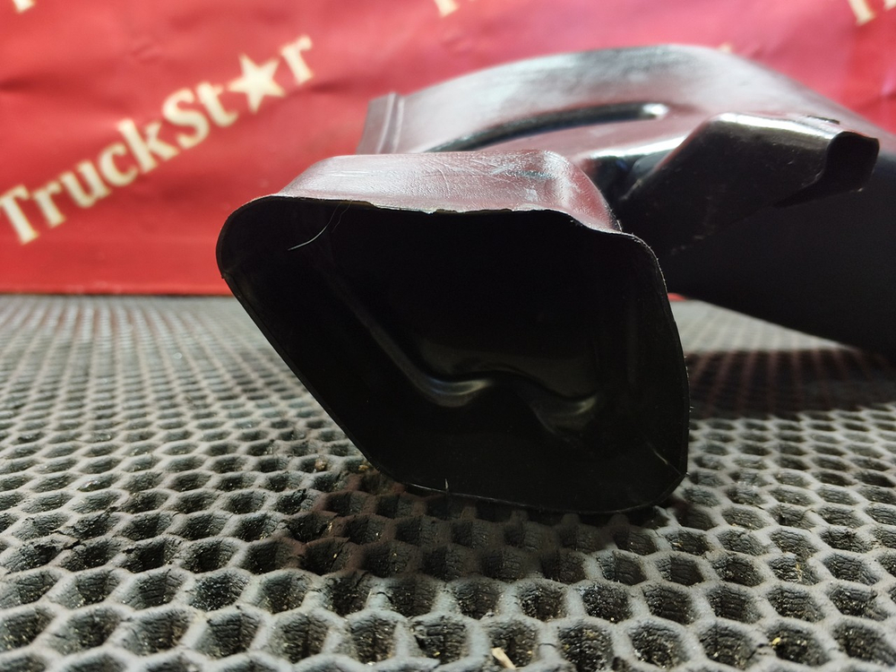 Воздуховод отопителя 2024г