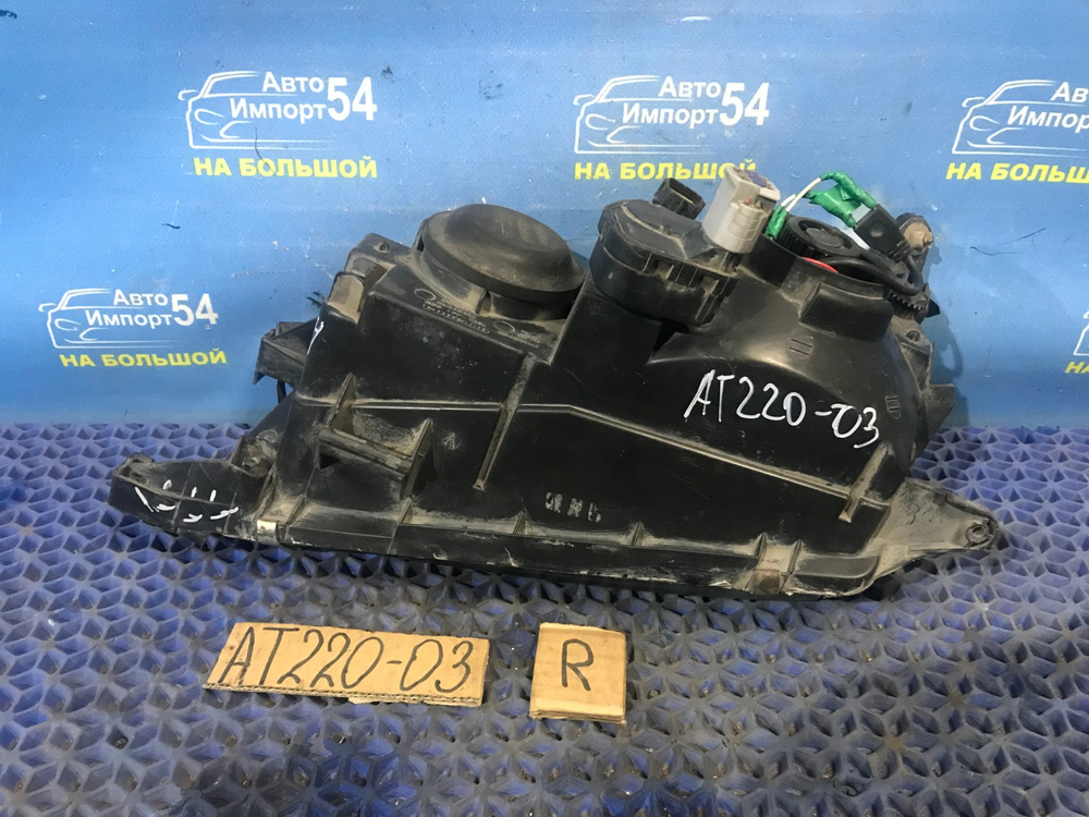 Фара передняя правая TOYOTA AVENSIS 1999