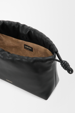 Loewe Сумка Flamenco среднего размера из мягкой кожи ягненка наппа, черный