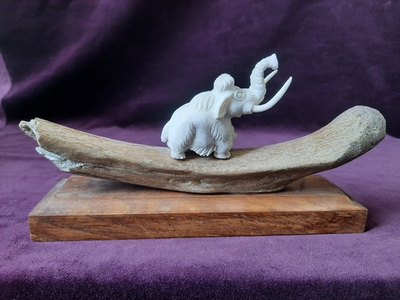 Мамонт "Трубящий", кость мамонта, рог лося, красное дерево