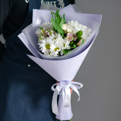 Сборный букет из кустовой хризантемы и альстромерии