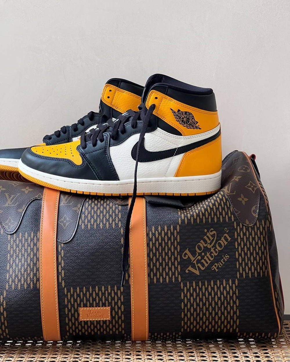 Кроссовки NiKe AIR JORDAN 1 TAXI