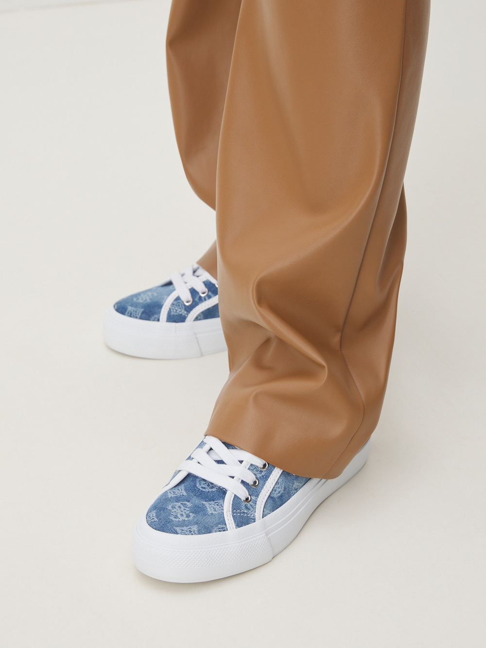 Кеды женские GUESS ISSAN