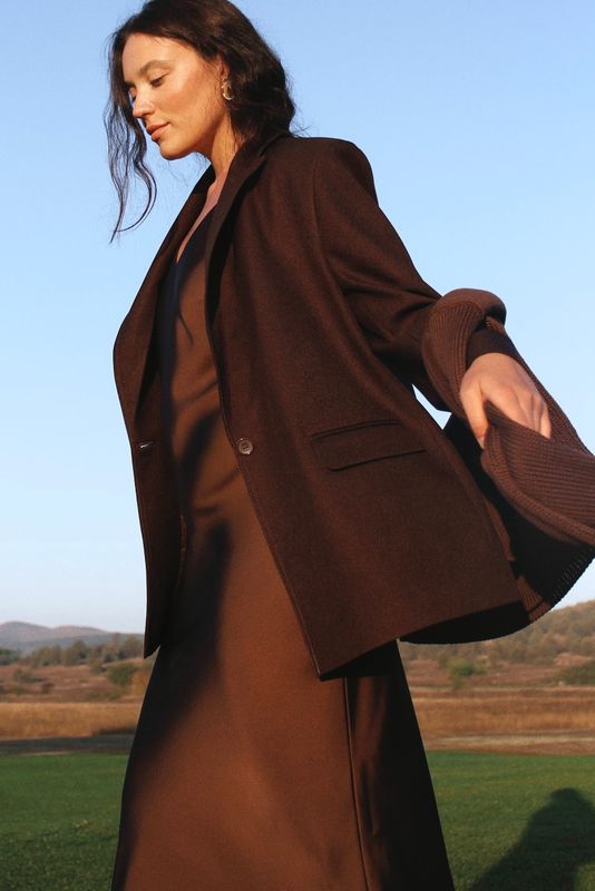 Жакет однобортный с отстрочкой, шоколад