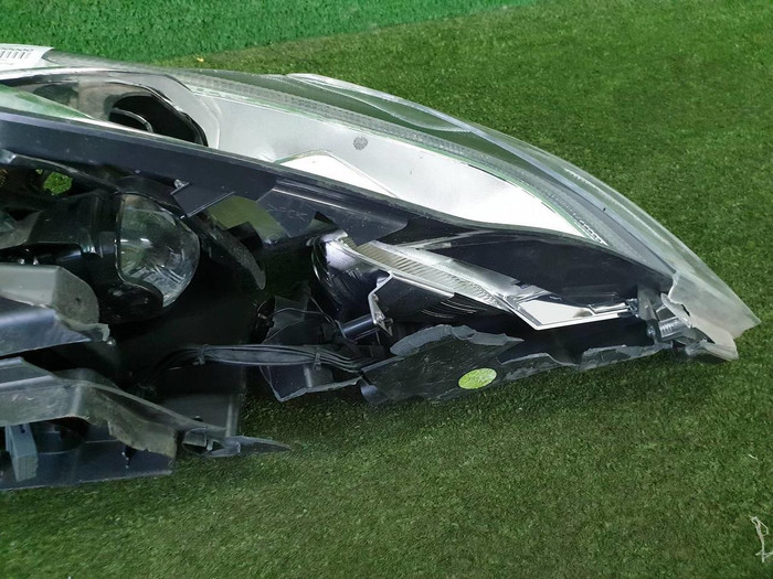 Битая Фара правая Geely Atlas (2016-2022) LED