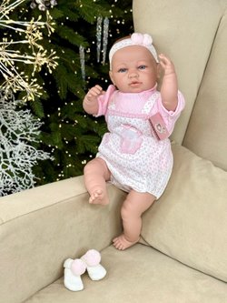 Кукла Berbesa мягконабивная 50см SARA с пледом (5217S)