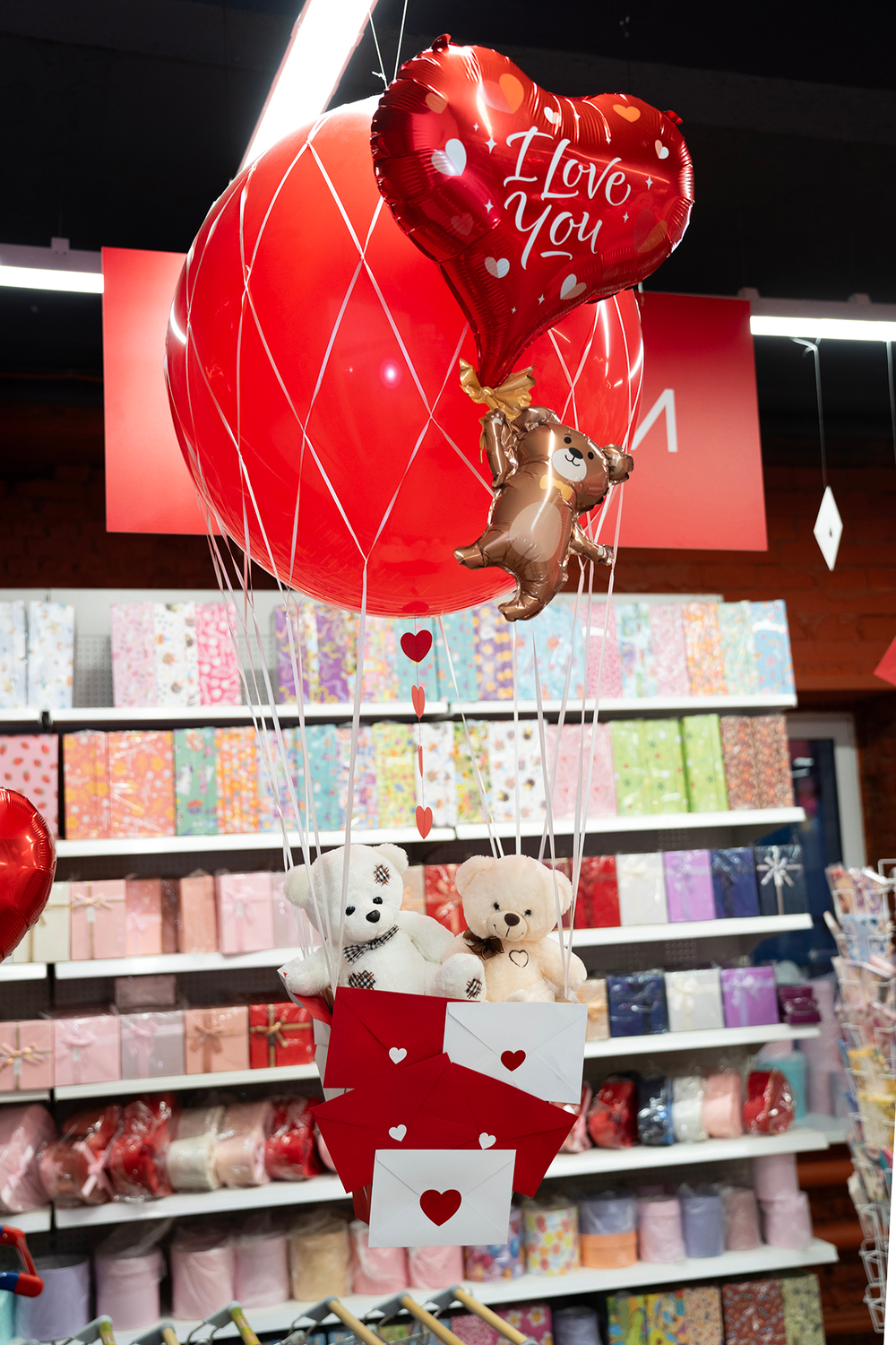 Фольгированный шар-фигура «Мишка с сердцем», 84 см