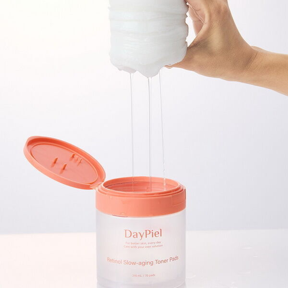 Тонер-пэды с ретинолом для антивозрастного ухода DayPiel Retinol Slow-Aging Toner Pads, 70шт