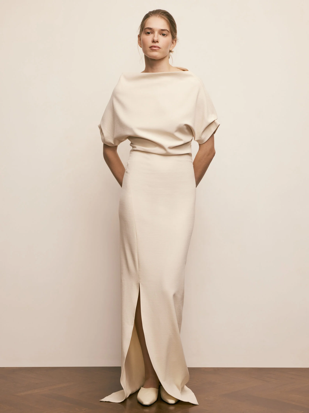 Платье в пол с коротким рукавом молочное Moonlight Elegance