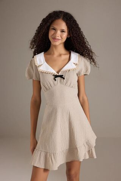 Верблюжья юбка с маховиком и воротником в клетку, детализированное мини-платье TWOSS25EL00580