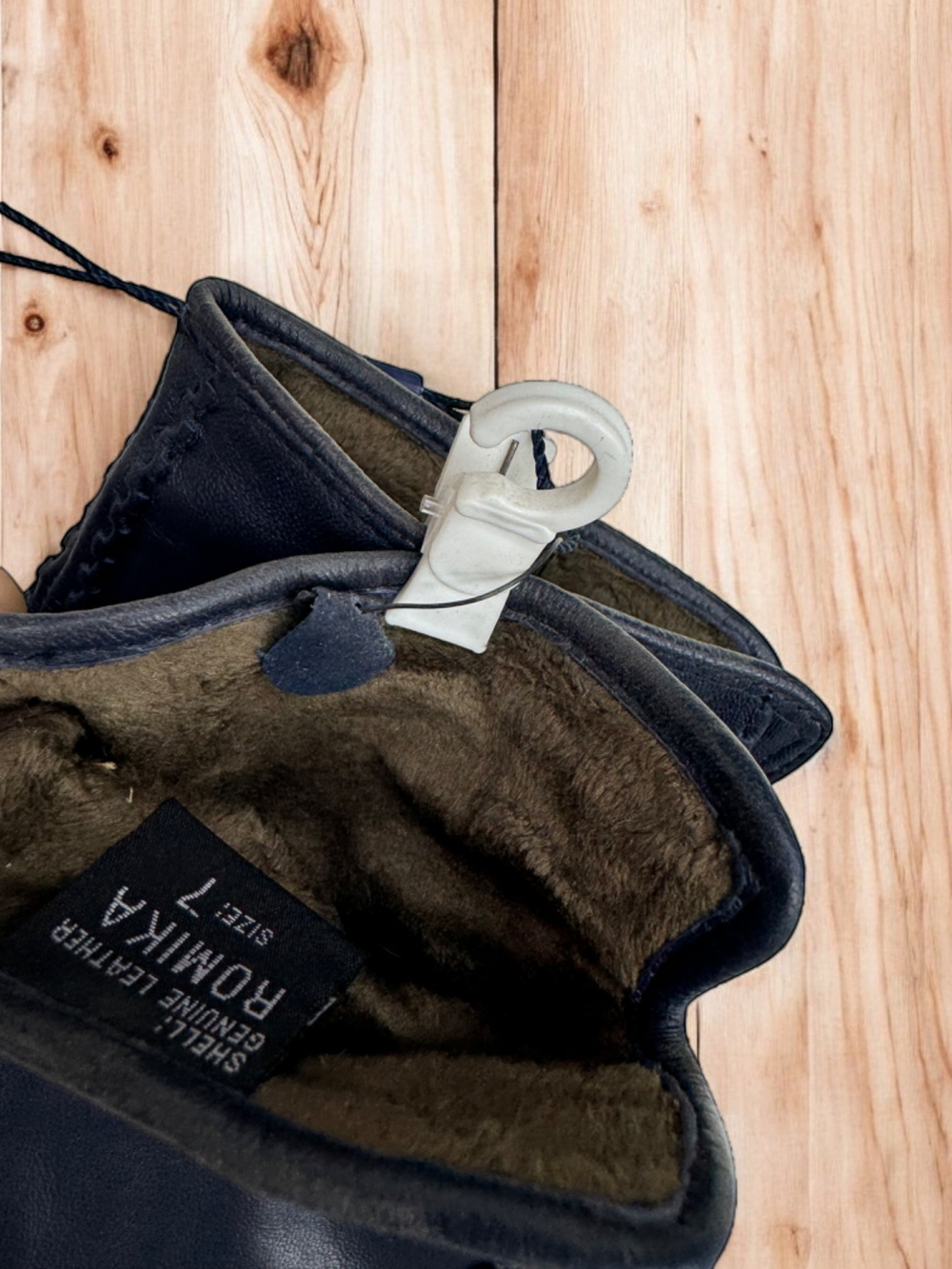 Romika.Перчатки. Женские. Материал верха: Кожаные люкс качества. Подклад: плюш-флис. 5 шт в упаковке.