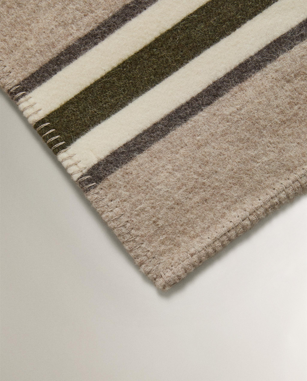 Zara Home плед из шерсти, хаки, в полоску, 140x190 см