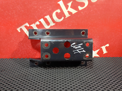 Кронштейн топливного бака