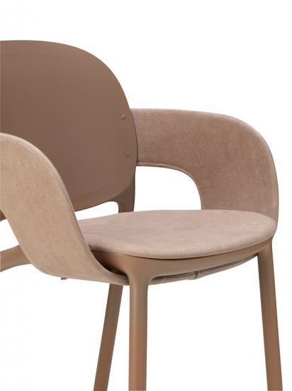 Кресло пластиковое с обивкой Hug