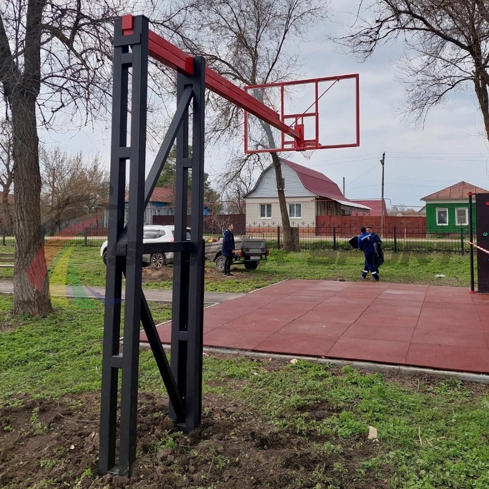 Стойка баскетбольная уличная с защитой, щитом из оргстекла, аморт. кольцом и сеткой, вынос 325 см