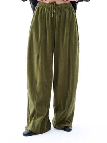 Зеленые спортивные брюки из велюра