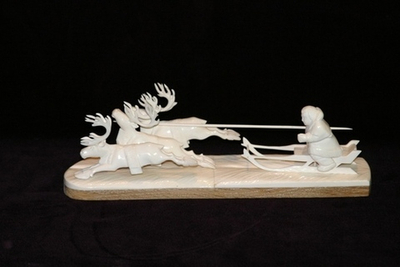 "На оленях", композиция