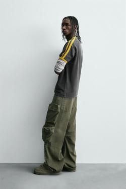 ZARA ФУТБОЛКА В РУБЧИК С КОНТРАСТНЫМ ТЕКСТОМ, ТЕМНЫЙ АНТРАЦИТ