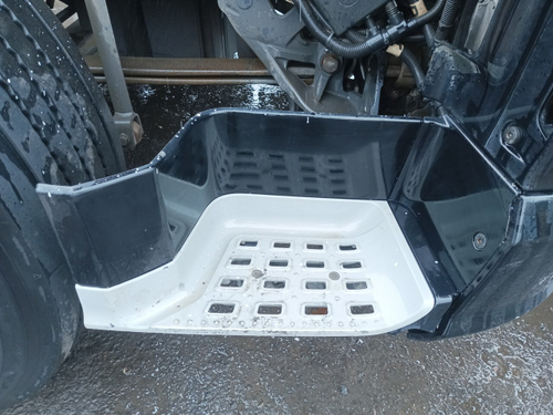 Корпус подножки правый 2019г.