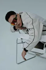 Бомбер VNVA бежевый