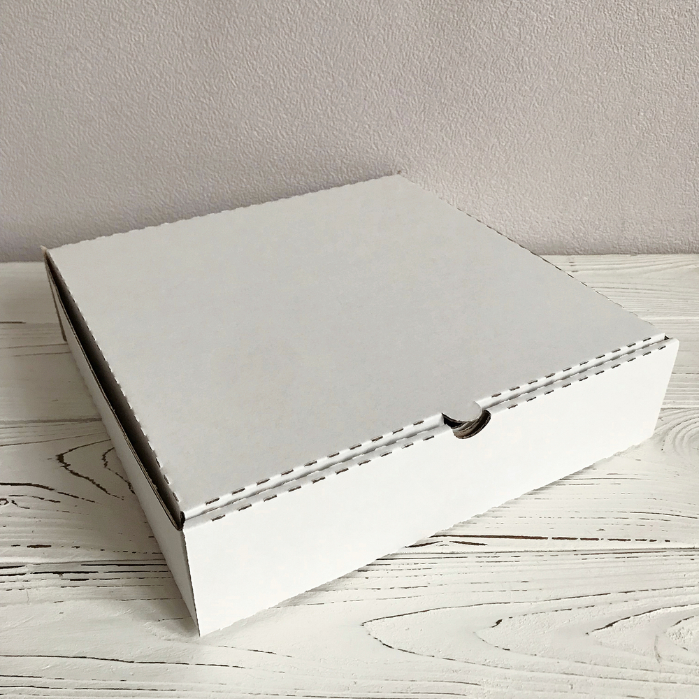 Коробка 24х24х6 см, белая