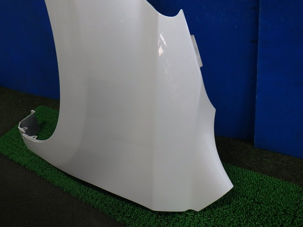 крыло переднее левое Toyota Ist NCP110