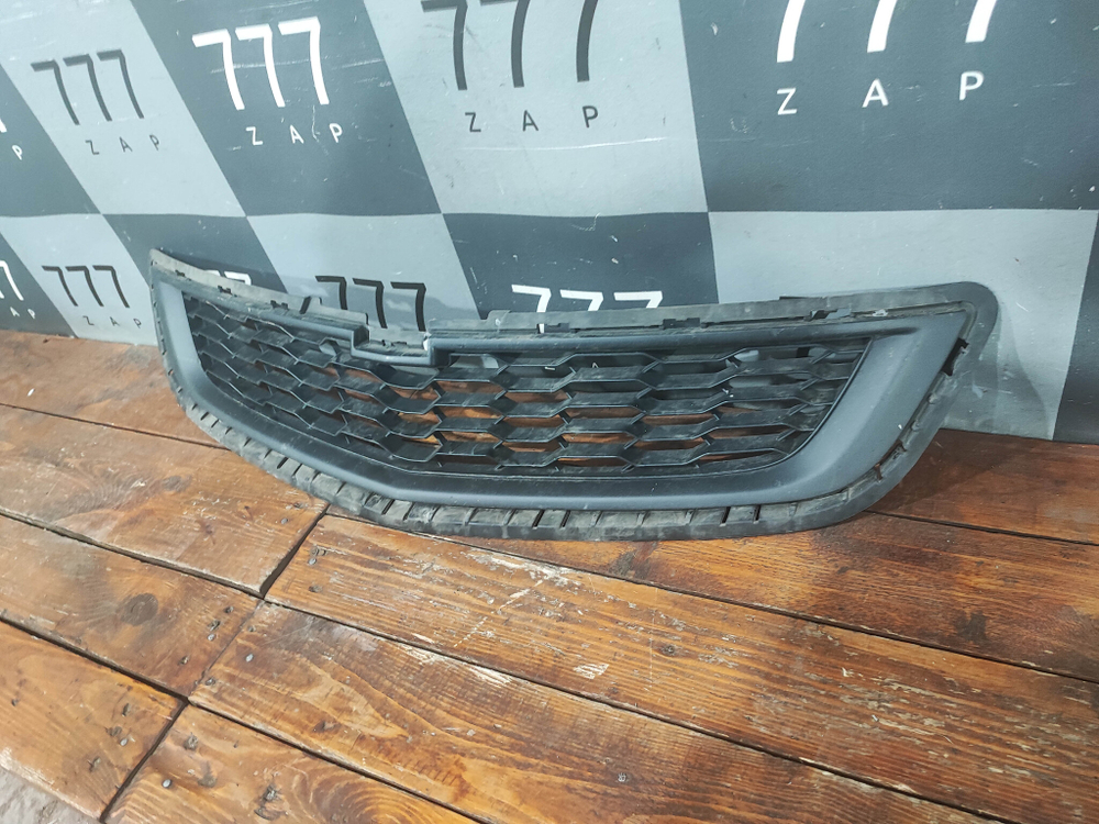 Решетка радиатора Chevrolet Cobalt 11-16 Б/У Оригинал 52027910