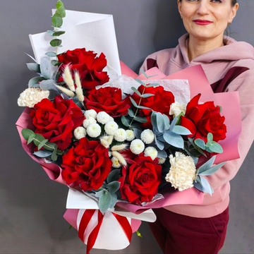 Букет с французскими розами сорта "Эксплорер" (Эквадор 60 см)