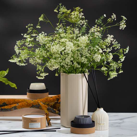 Свеча ароматическая green tea &amp; pear blossom из коллекции edge, серый, 30 ч