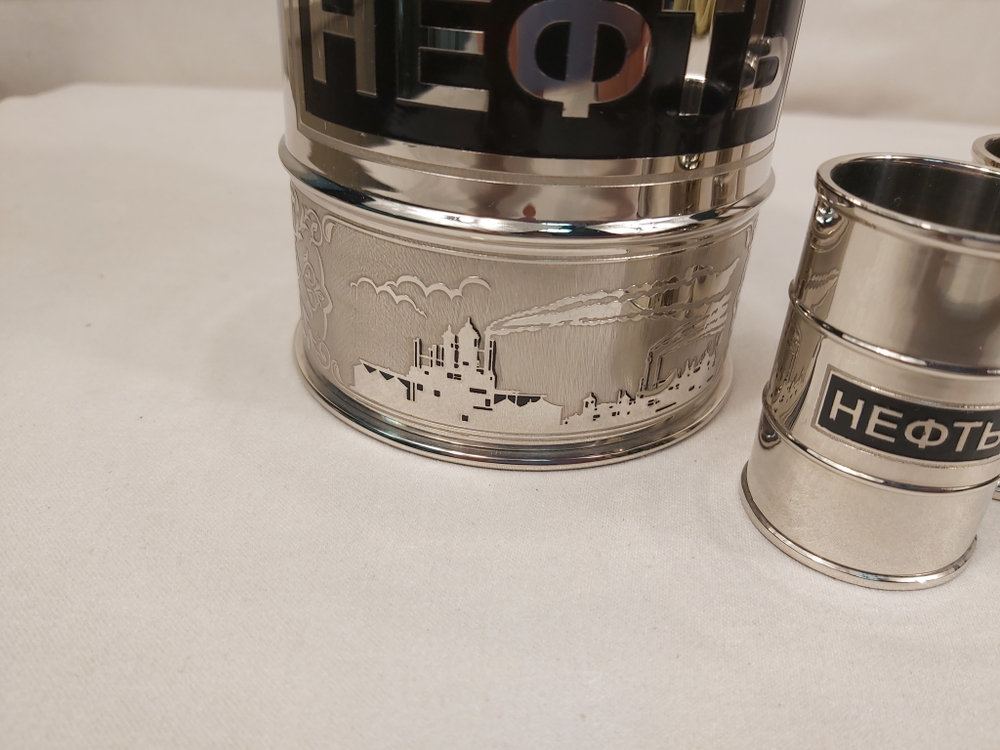 Подарочный набор со штофом "Подарок нефтянику"