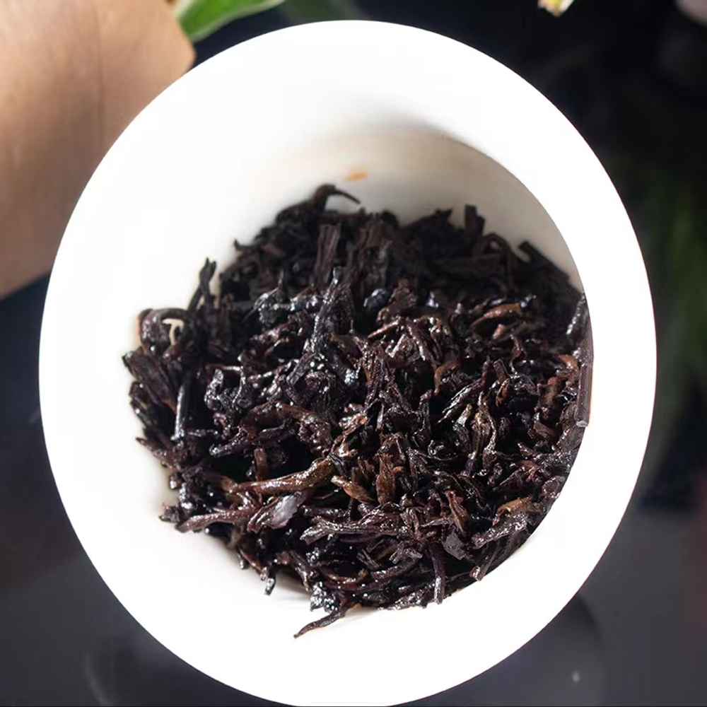 59315 Чай прессованный черный Пуэр Шу "Сэнчжун, Баньчжан Цзинь Я",  мини бин 50гр