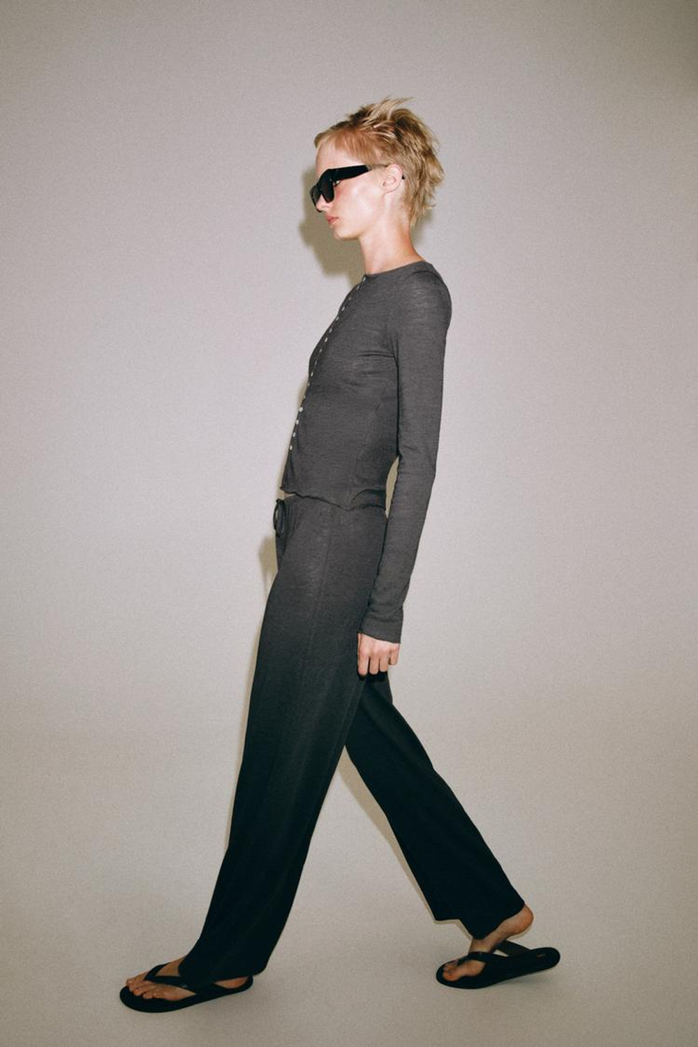 ZARA ФУТБОЛКА В СТИЛЕ РУСТИК НА ПУГОВИЦАХ, АНТРАЦИТОВО-СЕРЫЙ