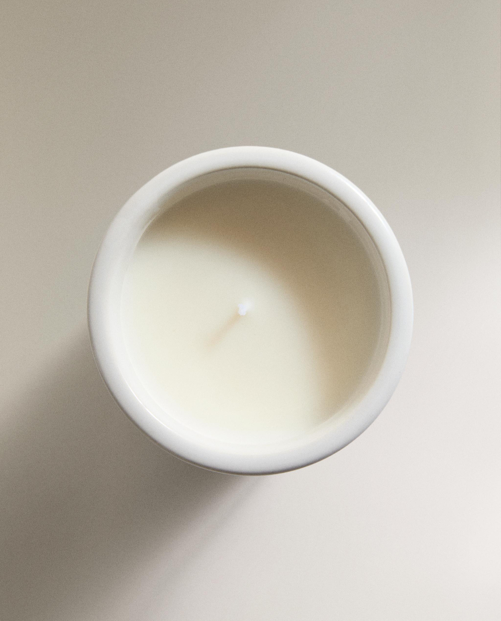 Zara Home Свеча ароматическая Vanilla & Nut 300 г, растительный воск, аромат сладкий гурманский, Золотой