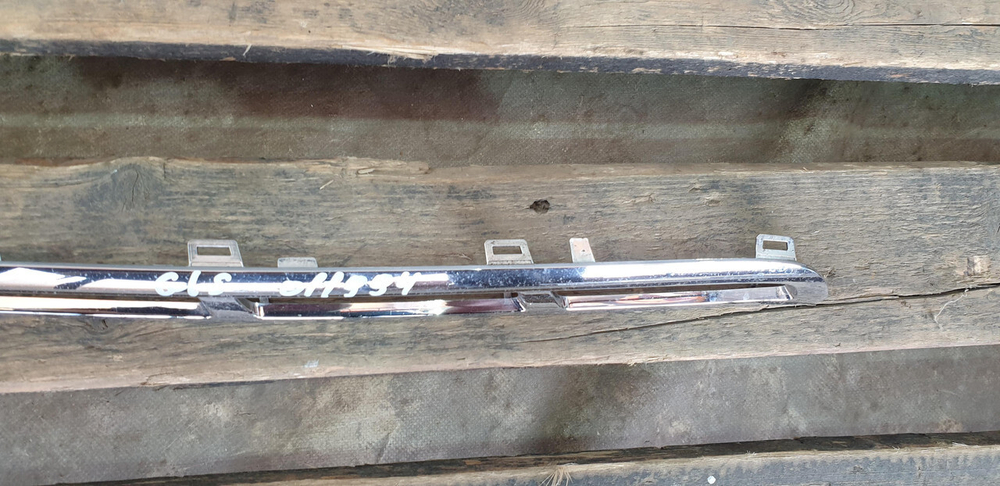 Молдинг решетки радиатора Mercedes GL GLS (X166) 15-19 Б/У Оригинал A1668881885