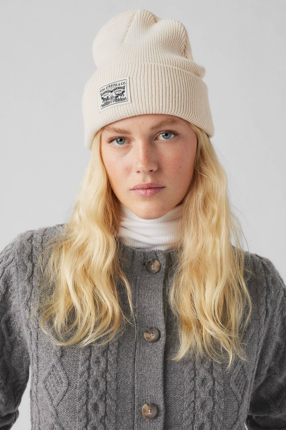 Шапка LEVI'S WOMEN'S BACKPATCH BEANIE WHITE SWAN