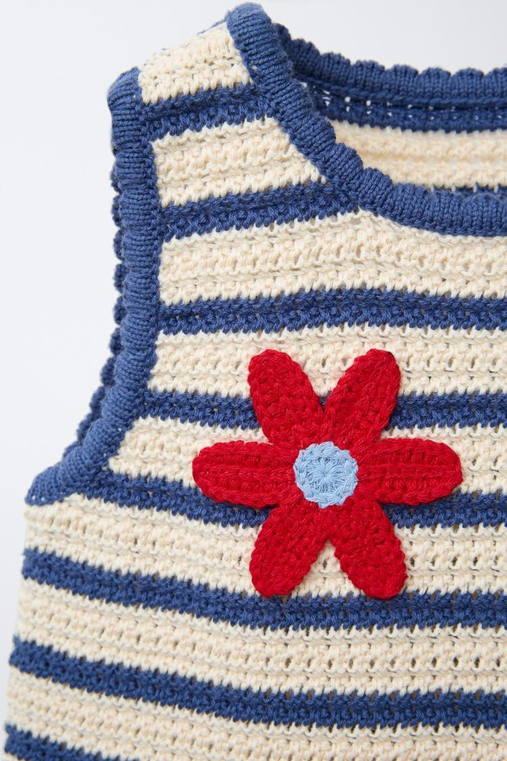 ZARA ТРИКОТАЖНЫЙ ТОП В ПОЛОСКУ С ЦВЕТОЧНЫМ РИСУНКОМ, ЭКРЮ/СИНИЙ