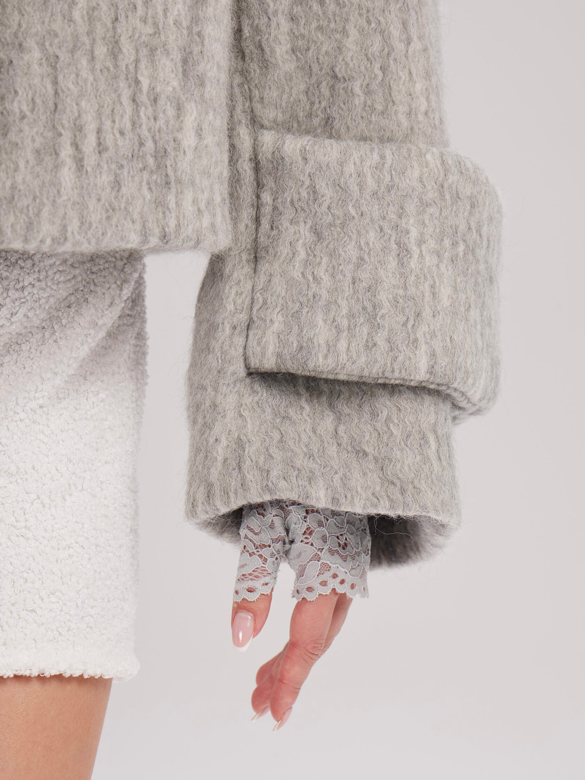 Oversize пуховик с шерстяной фактурой