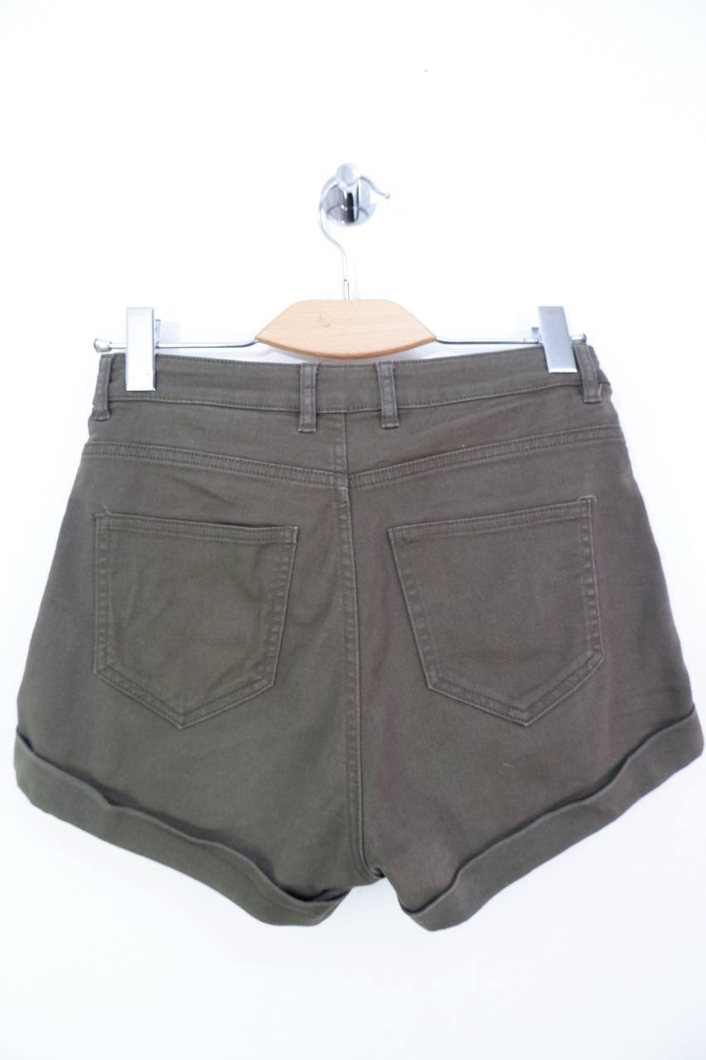 Шорты H&M короткие, для уверенной в себе, на 42 размер