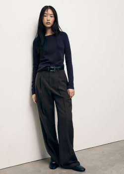 Джемпер из тонкого трикотажа с длинными рукавами