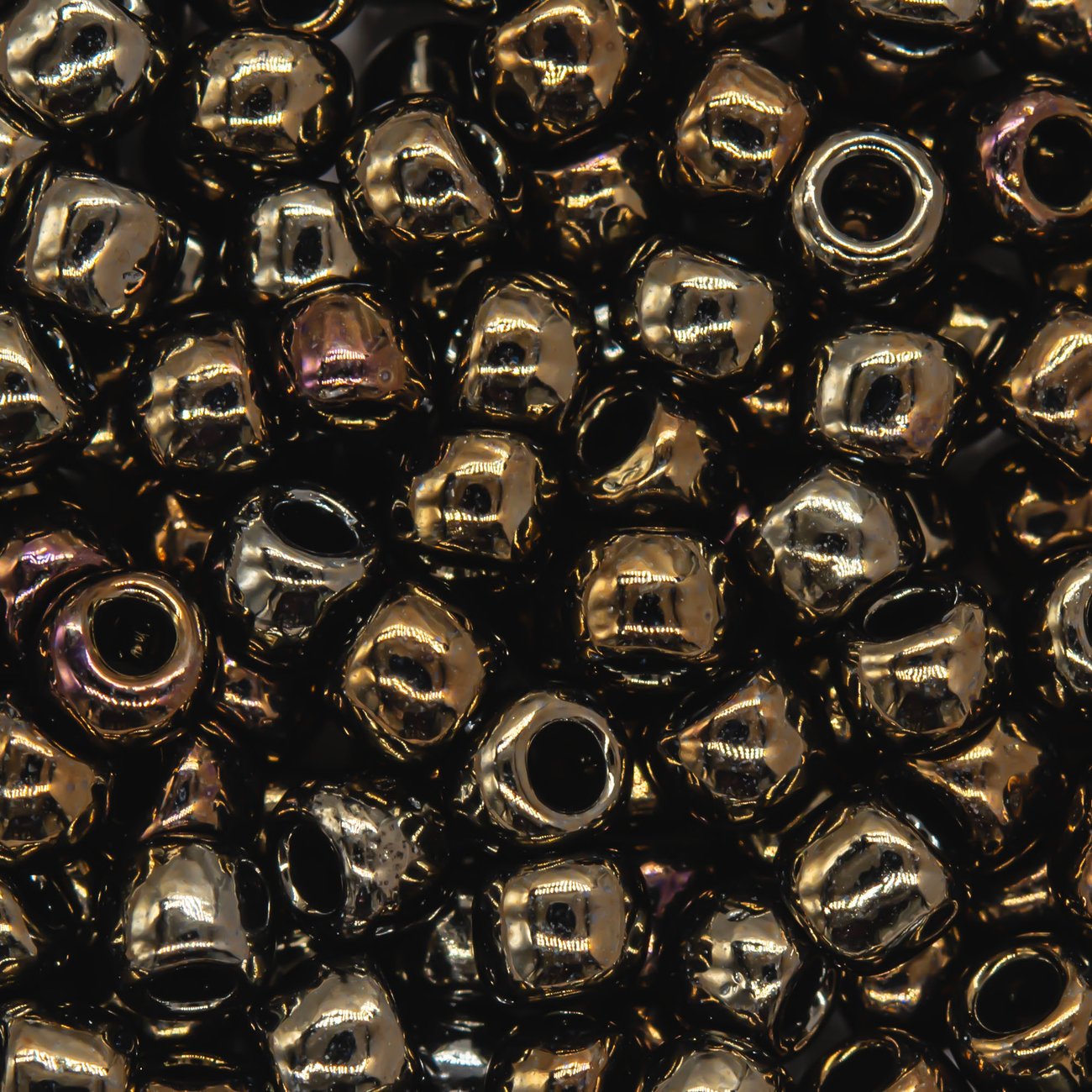 Японский бисер TOHO Round 6/0 (№83), металлизированный, непрозрачный глянцевый
