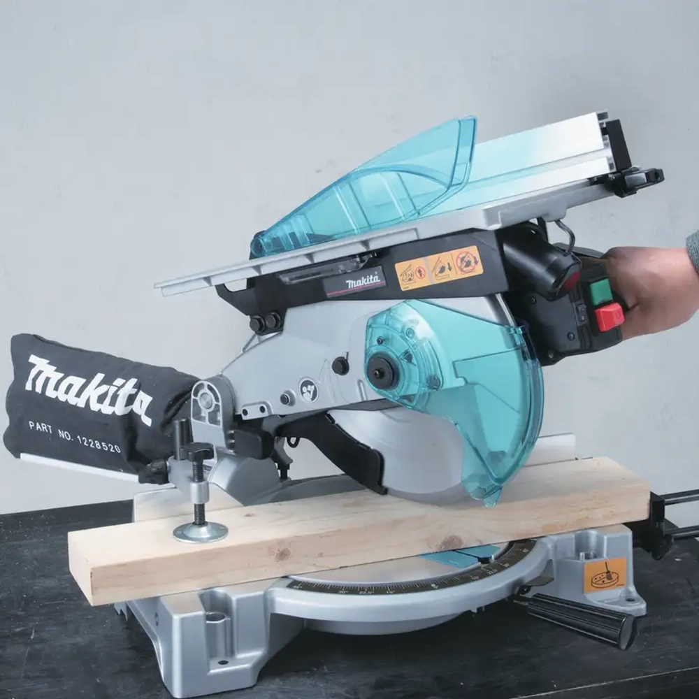 Пила торцовочная Makita LH1040F