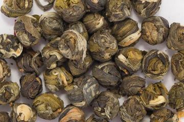 Чай чуньцзи моли лунчжу (Весенняя жасминовая жемчужина дракона)