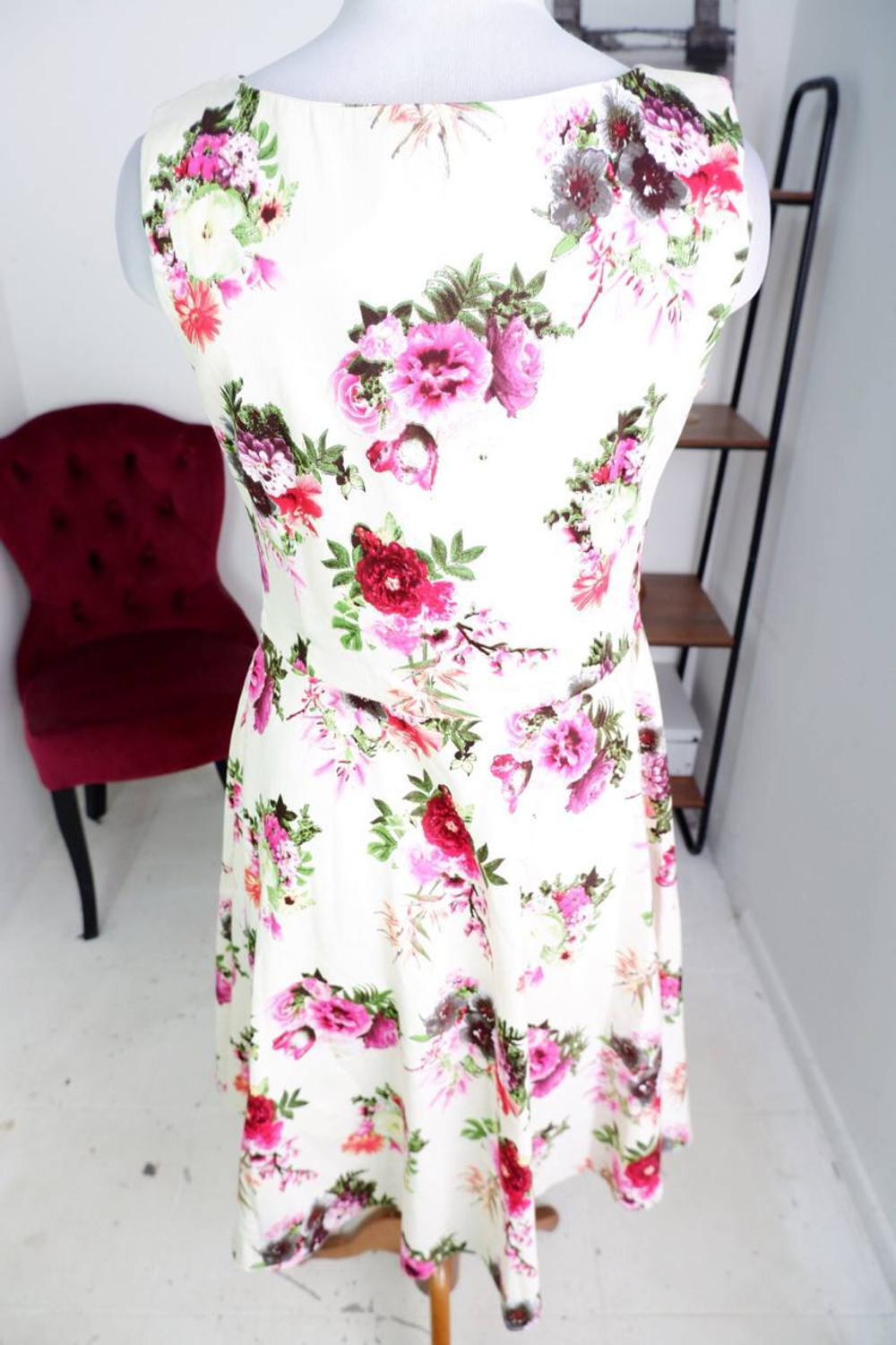 Платье для легкого образа, визуально на 48 размер, новое